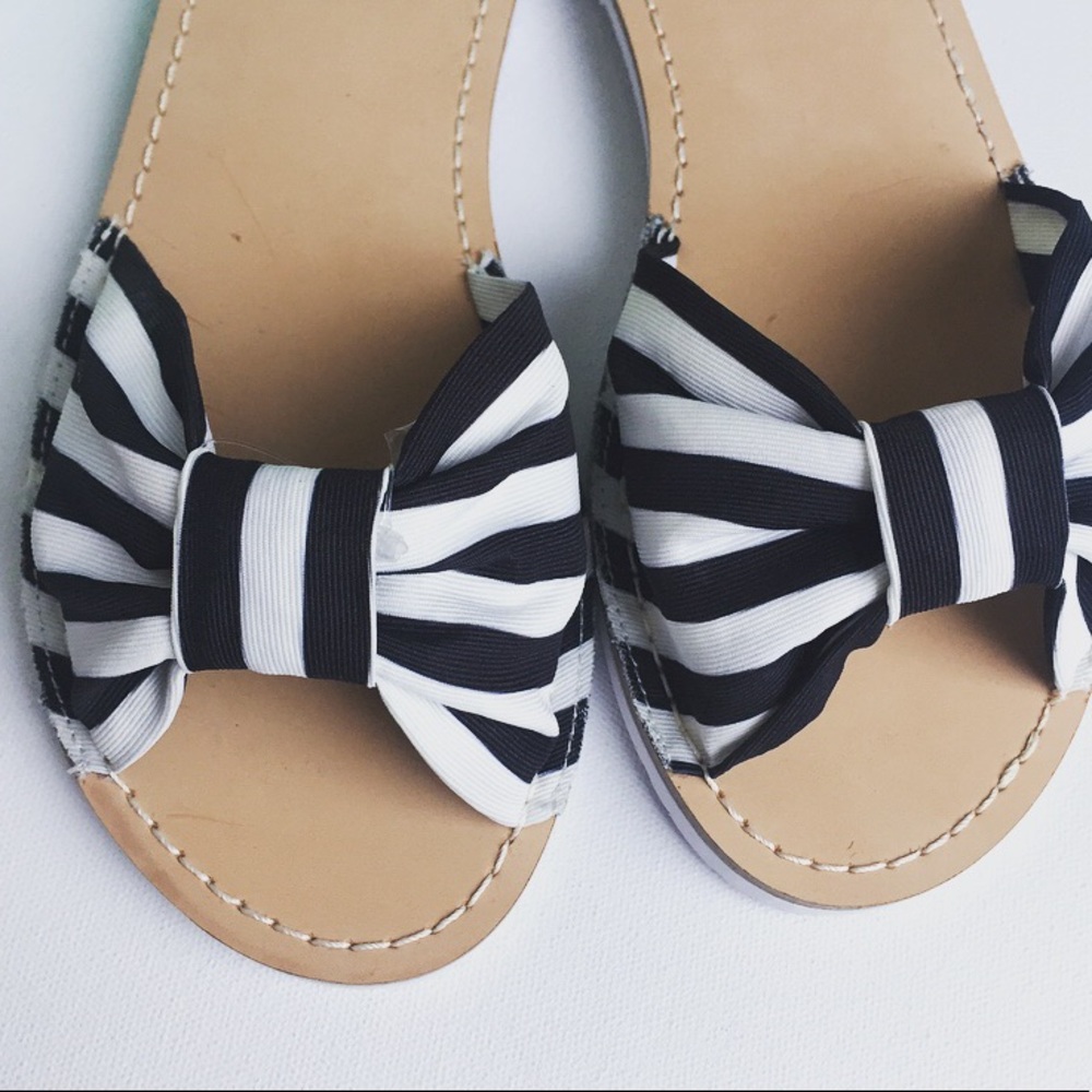 Host Pick Kate ♠️ Indi Black/White Grosgrain Shoes - Picture 5 of 5